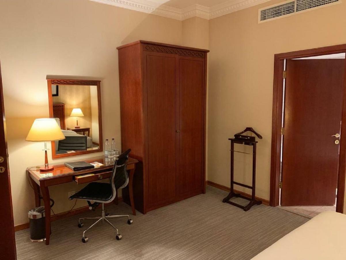 Hotel Executives - Olaya